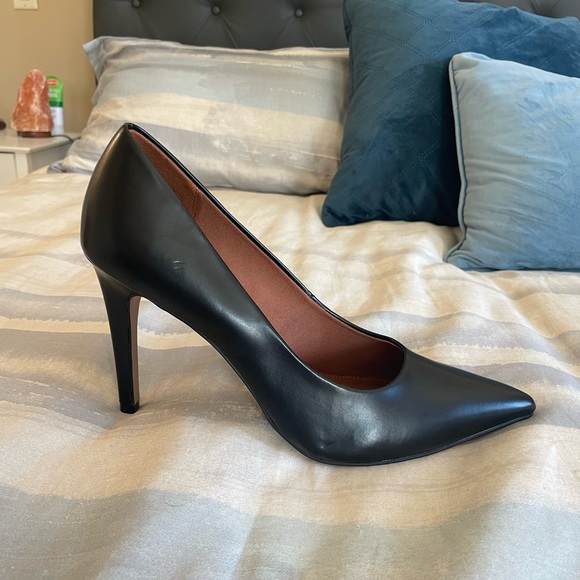 (SOLD)Christian Siriano leather heels - Picture 2 of 6